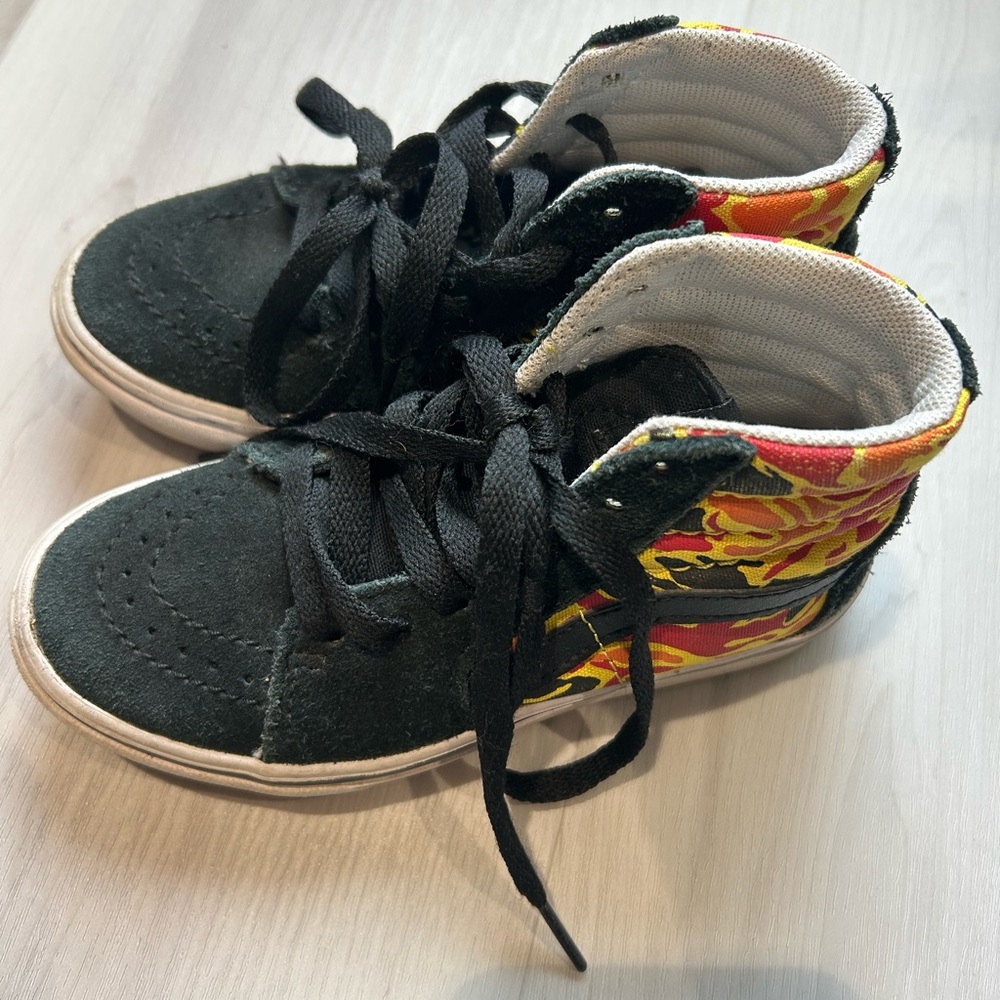 VANS!!! Kids High-Top Sneakers - Black with flame design 🔥